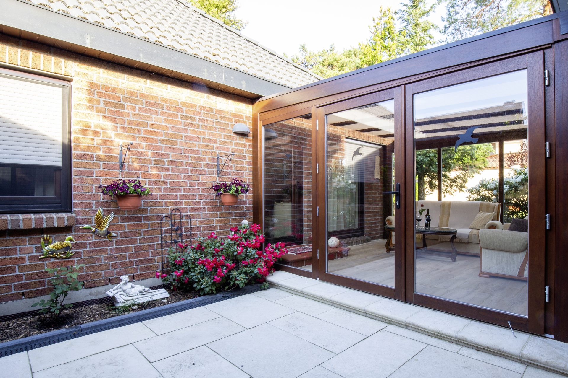 Innenhof mit Blick auf den Wintergarten